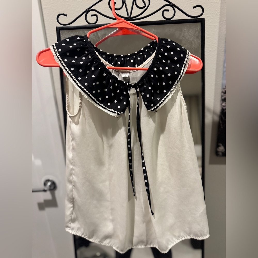 Shirt with removable lace
